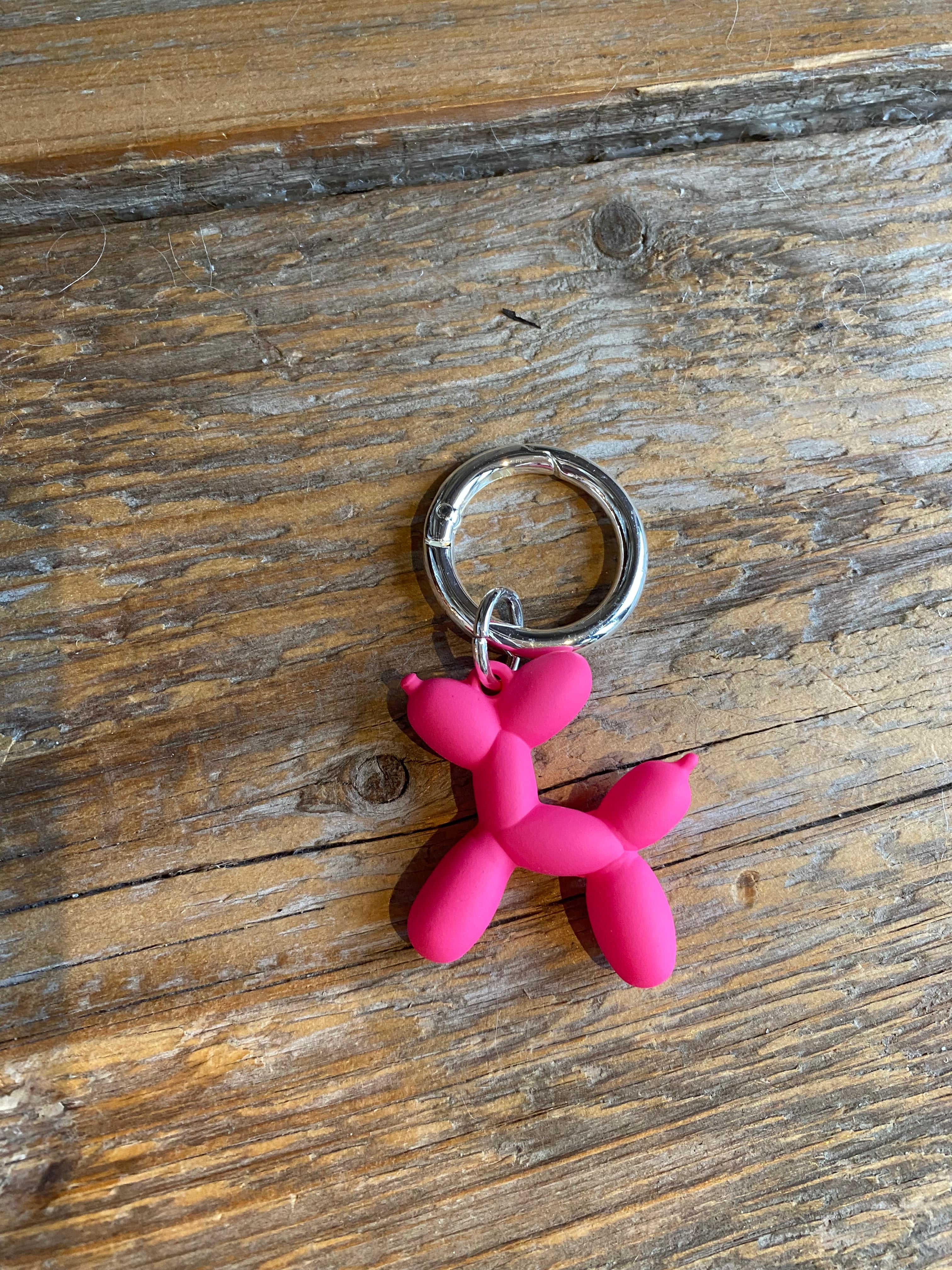 Bag charm/ fuchsia hond