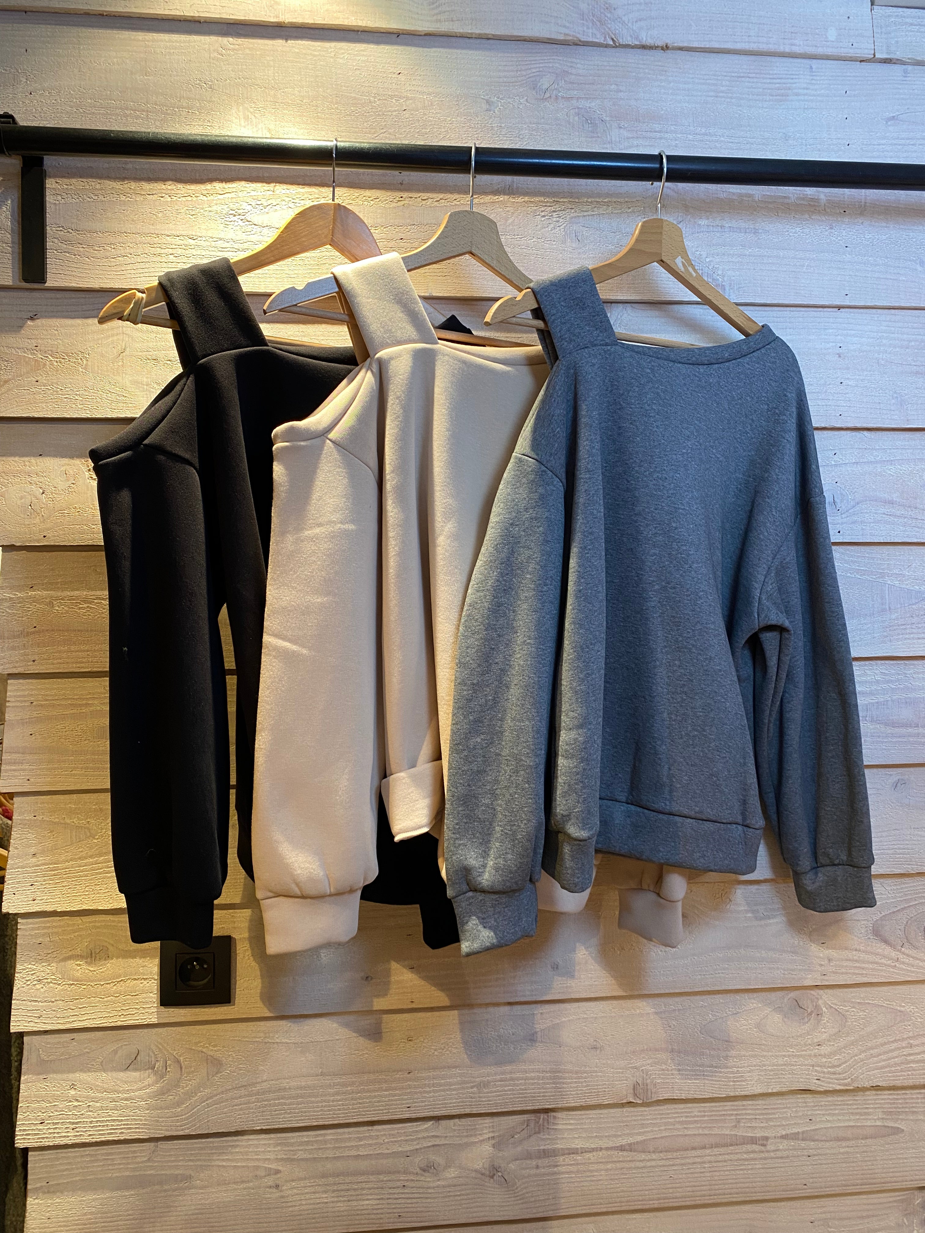 Sweater trui/one bare shoulder/ESTELLE