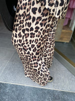 Afbeelding in Gallery-weergave laden, Satinlook broek leopard/ LIA
