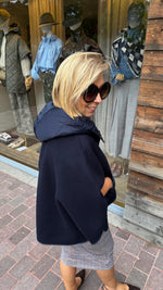 Afbeelding in Gallery-weergave laden, Wollen cape/blauw/JULIE
