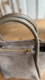 Afbeelding in Gallery-weergave laden, Tas suède/ taupe/ANNIE
