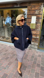 Afbeelding in Gallery-weergave laden, Wollen cape/blauw/JULIE
