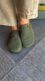 Afbeelding in Gallery-weergave laden, Insteker/ studs/ kaki/ MAUREEN
