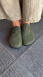 Afbeelding in Gallery-weergave laden, Insteker/ studs/ kaki/ MAUREEN
