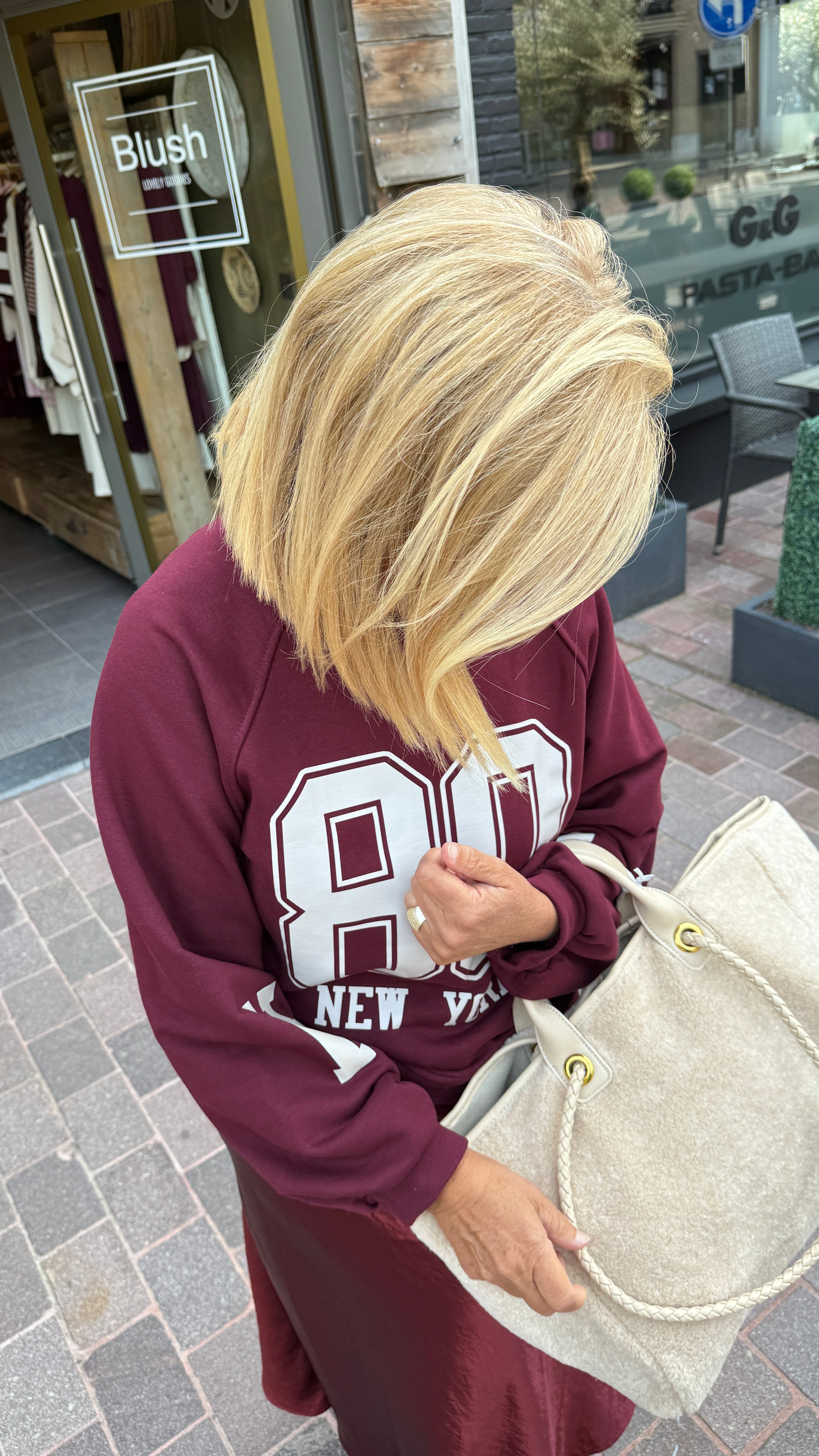 Sweater/ NEW YORK.