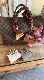 Afbeelding in Gallery-weergave laden, Bag charm/ CHARLIE
