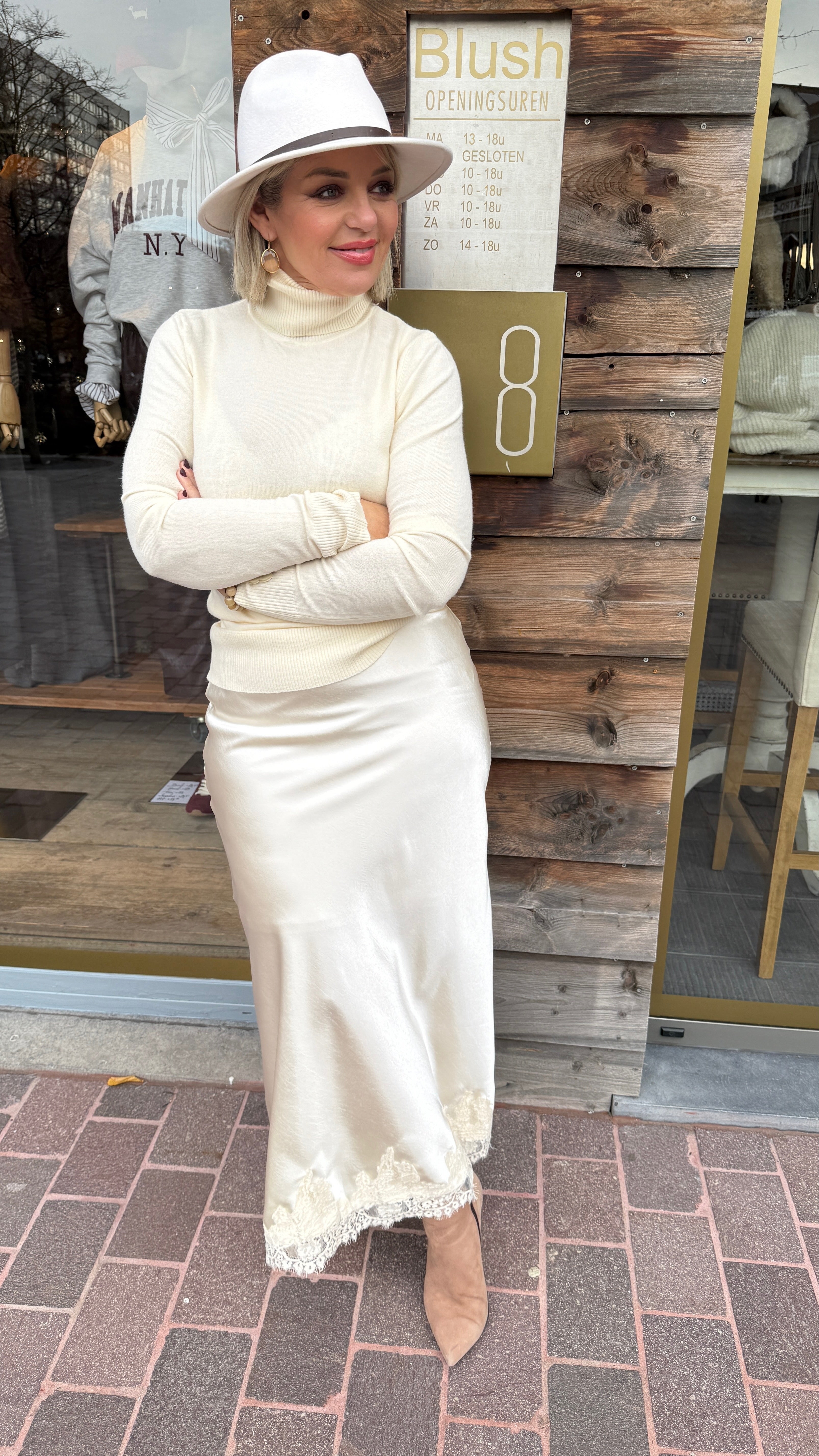 Satinlook rok met kant/ crème/ SUZETTE