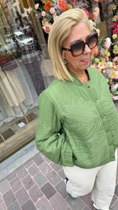 Doorstikte vest/ anijsgroen/JUNE