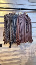 Afbeelding in Gallery-weergave laden, Hemd streep/ strik/ NALA
