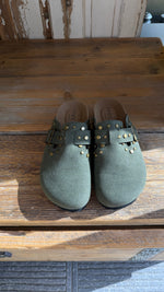 Afbeelding in Gallery-weergave laden, Insteker/ studs/ kaki/ MAUREEN
