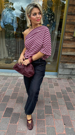 Afbeelding in Gallery-weergave laden, Asymmetrische top/ streep/ bordeaux/ MARYBELLE
