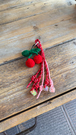 Afbeelding in Gallery-weergave laden, Bag charm/ kers crochet
