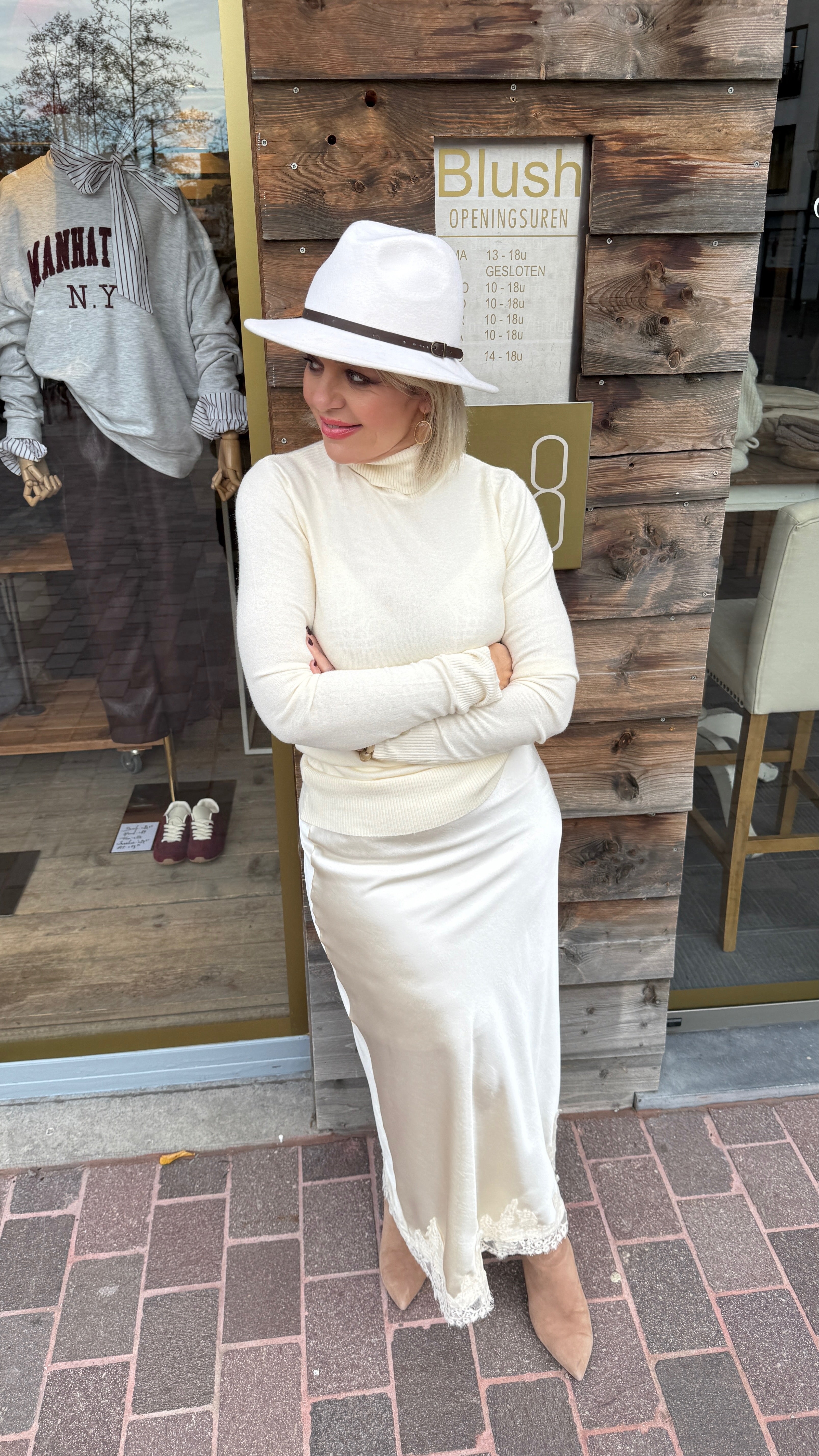 Satinlook rok met kant/ crème/ SUZETTE