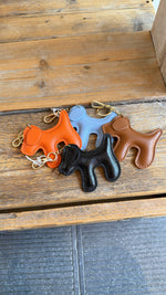 Afbeelding in Gallery-weergave laden, Bag charm/ leder/ GASTON
