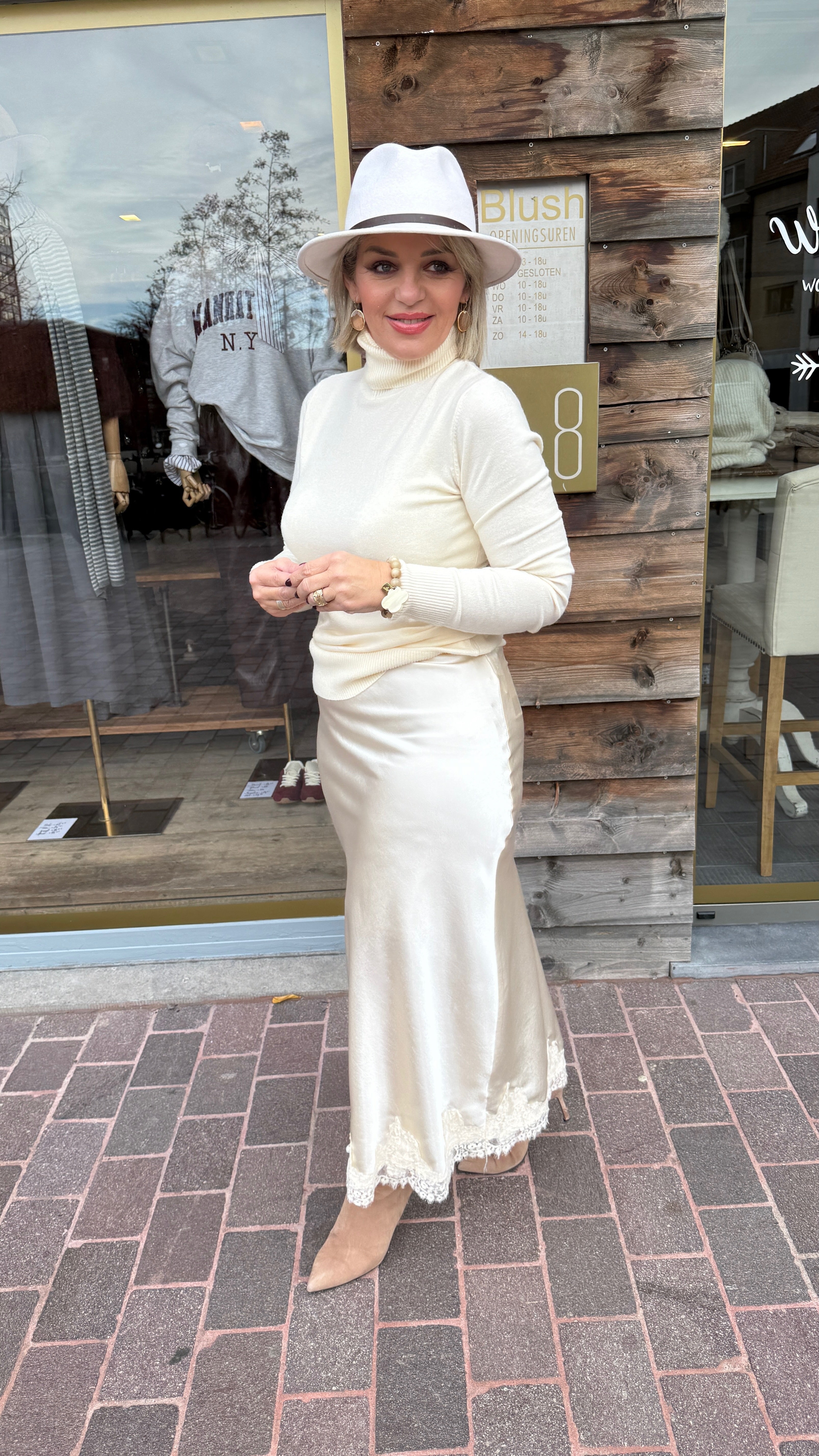 Satinlook rok met kant/ crème/ SUZETTE