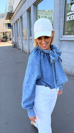 Afbeelding in Gallery-weergave laden, Blouse strik/ jeans/ GERMAINE
