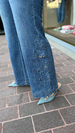 Afbeelding in Gallery-weergave laden, Jeans met broderie/ MURIËL
