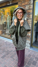Afbeelding in Gallery-weergave laden, Bodywarmer/ kaki/ doorstikt/ LOU
