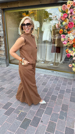 Afbeelding in Gallery-weergave laden, Gilet/camel/ NOOR
