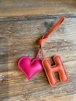 Afbeelding in Gallery-weergave laden, Bag charm/ H MET HART
