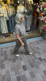 Afbeelding in Gallery-weergave laden, Lederlook broek/ brede pijp/ KRISJE
