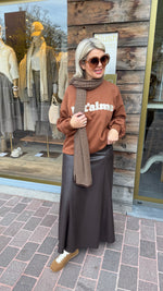 Afbeelding in Gallery-weergave laden, Trui JE T’AIME/ Camel.
