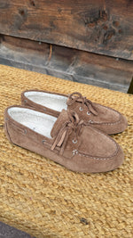 Afbeelding in Gallery-weergave laden, Suède bootschoen/camel/POPPY
