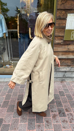 Afbeelding in Gallery-weergave laden, Trenchcoat/ beige/ JULIE
