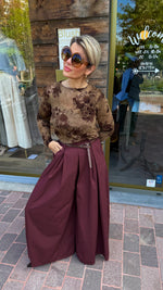 Afbeelding in Gallery-weergave laden, Broek/ brede pijp/ bordeaux /MILOU
