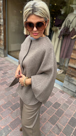 Afbeelding in Gallery-weergave laden, Poncho/ jas/wol/taupe/COLETTE
