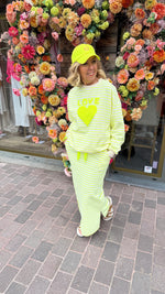 Afbeelding in Gallery-weergave laden, Sweater streep/ fluo geel/ hart
