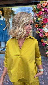 Blouse/ mosterdgeel/LAO/ BLACK ROSE