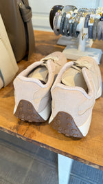 Afbeelding in Gallery-weergave laden, Sneaker/ beige
