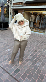 Afbeelding in Gallery-weergave laden, Jas/ crème /ROMY
