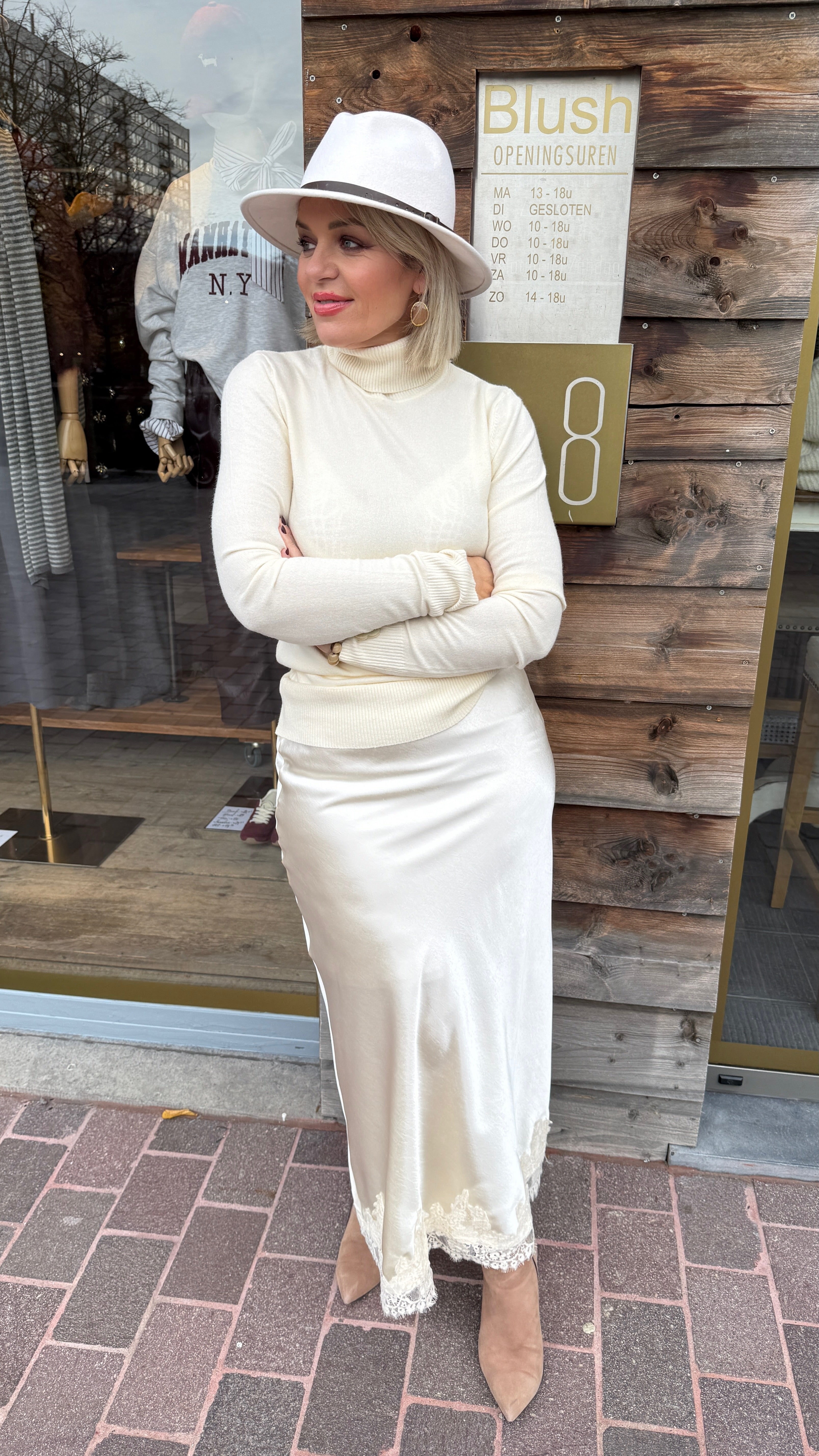 Satinlook rok met kant/ crème/ SUZETTE