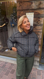Afbeelding in Gallery-weergave laden, Doorstikte jas/ ruit/ MILA
