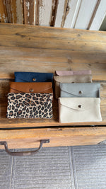 Afbeelding in Gallery-weergave laden, Portemonnee/ leder/ PETE
