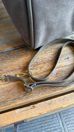 Afbeelding in Gallery-weergave laden, Tas suède/ taupe/ANNIE
