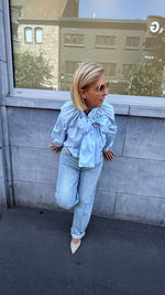 Afbeelding in Gallery-weergave laden, Blouse strik/ lichtblauw /GERMAINE
