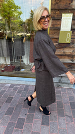 Afbeelding in Gallery-weergave laden, Set: rok+ blouse+ riemen/ ADÈLE
