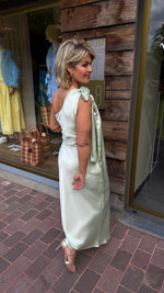 Afbeelding in Gallery-weergave laden, Satinlook jurk/ asymmetrisch/strik/ ALIZE
