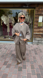 Afbeelding in Gallery-weergave laden, Poncho/ jas/wol/taupe/COLETTE
