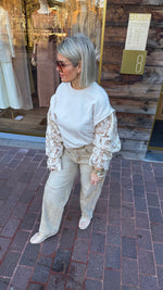 Afbeelding in Gallery-weergave laden, Trui broderie/ ROMÉE
