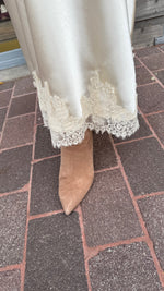 Afbeelding in Gallery-weergave laden, Satinlook rok met kant/ crème/ SUZETTE
