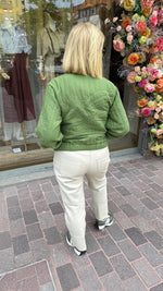 Afbeelding in Gallery-weergave laden, Doorstikte vest/ anijsgroen/JUNE
