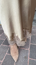 Afbeelding in Gallery-weergave laden, Satinlook rok met kant/beige/ SUZETTE
