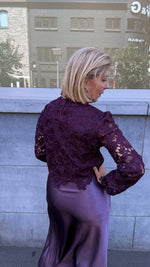 Afbeelding in Gallery-weergave laden, Kanten blouse/ aubergine/ ELAISA
