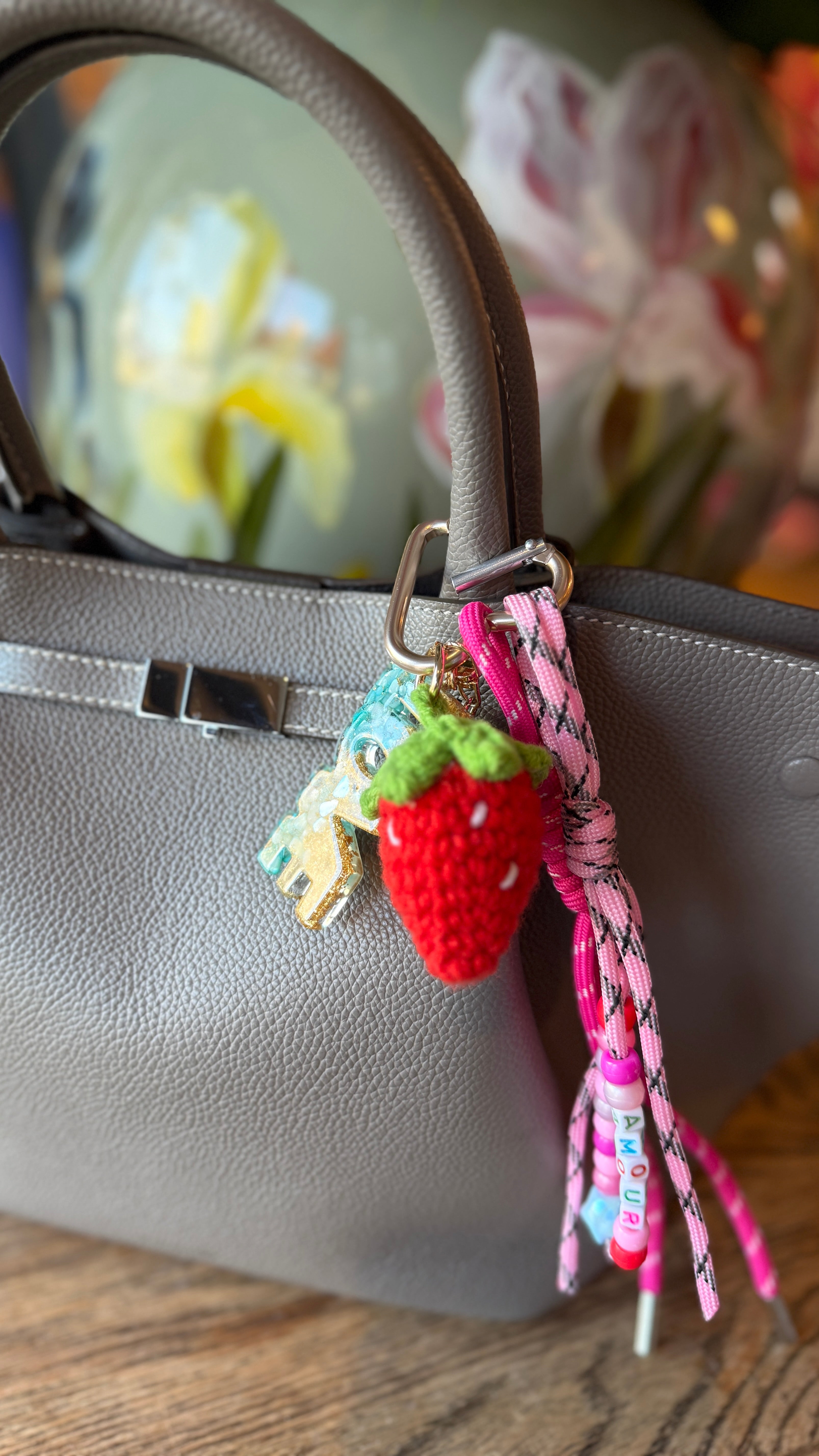 Bag charm/ aardbei crochet.