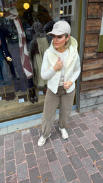 Afbeelding in Gallery-weergave laden, Bodywarmer/ crème JOAN
