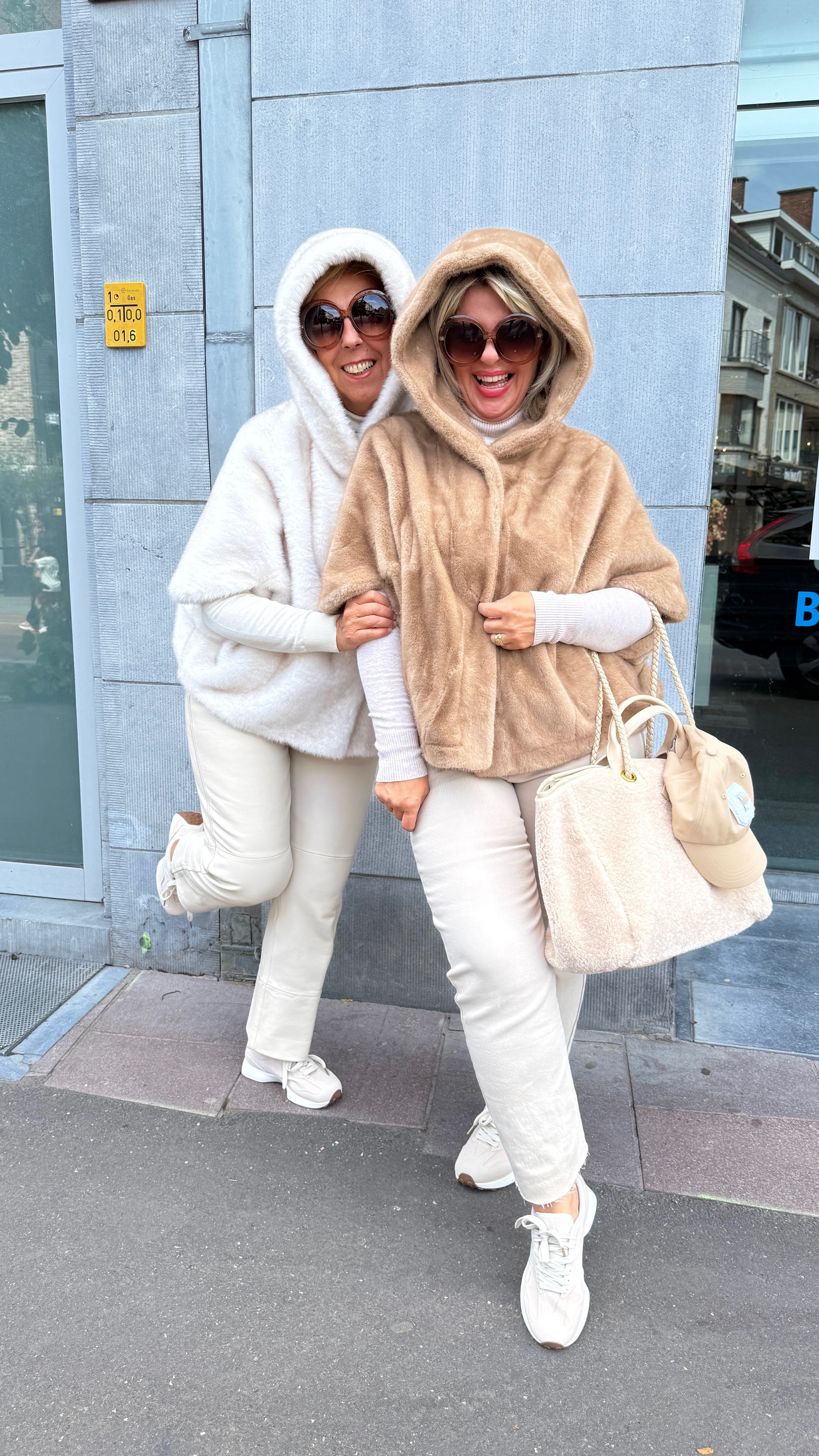 Vest fake fur/ taupe/ MEI-LI